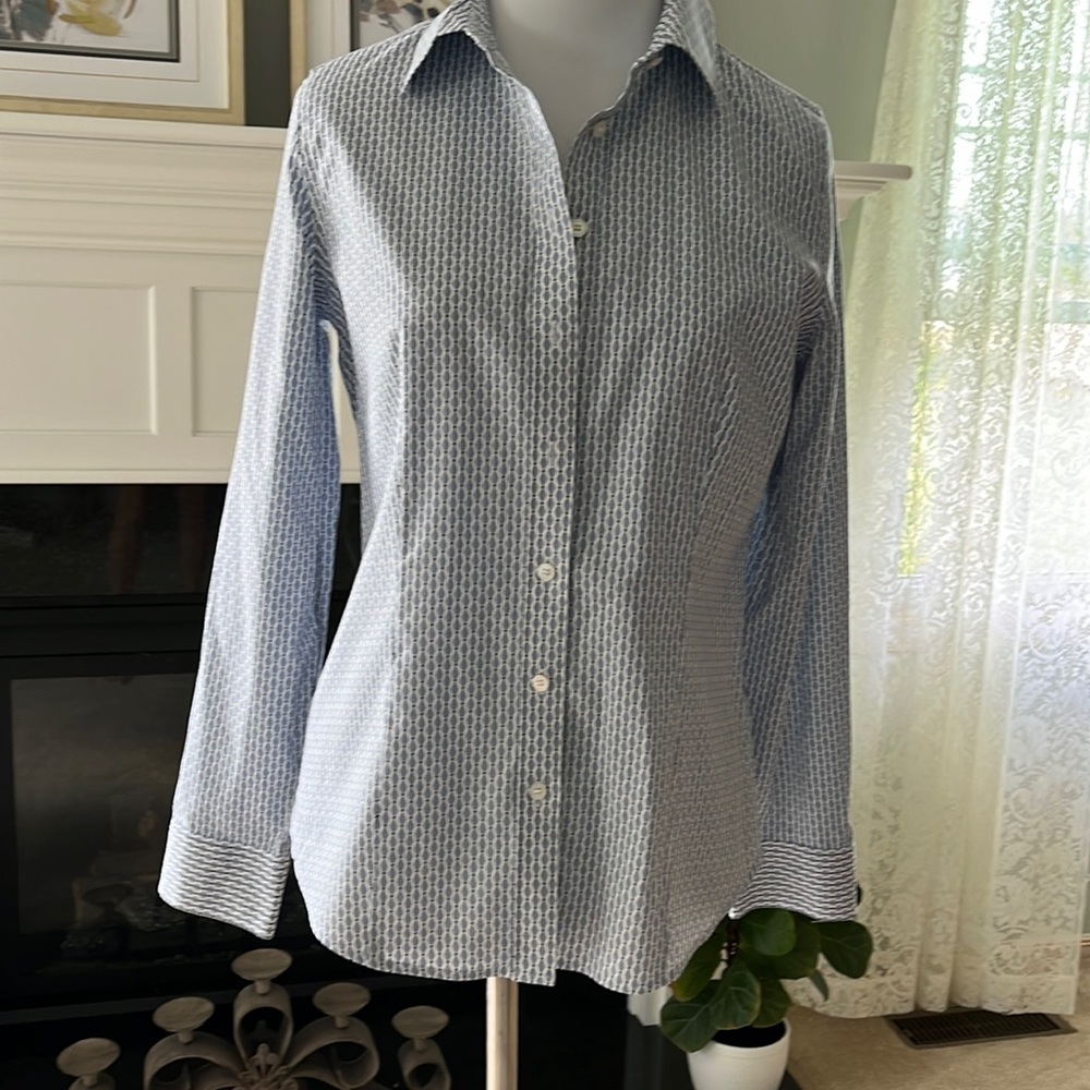 Talbots fitted blouse. Size 6p. Hip length 3/4 sleeves Light blue white black.